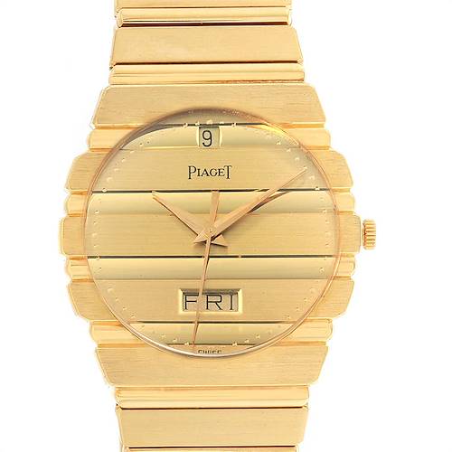 The image shows a frontal view of the Piaget Men's Yellow Gold Champagne Dial Men's Yellow Gold Champagne Dial Polo 18K Yellow Gold Day Date Mens Watch, model 15562c701.